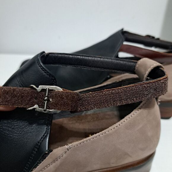 Naot Kamsin Cut Out Sleek Stylish Leather Suede Bootie Sz 41 Black/Stone Nubuck - Picture 15 of 17